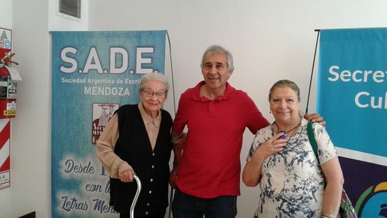 En un encuentro de hace un tiempo, de izquierda a derecha:&nbsp; Fanny Prevedello, Hugo Torres y la autora de esta nota, Graciela Vespa.&nbsp;