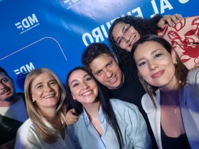 Las senadoras provinciales del PJ, Adriana Cano y Luz Llorens, junto a Axel Kicillof y Verónica Magario en el acto de Avellaneda.&nbsp;