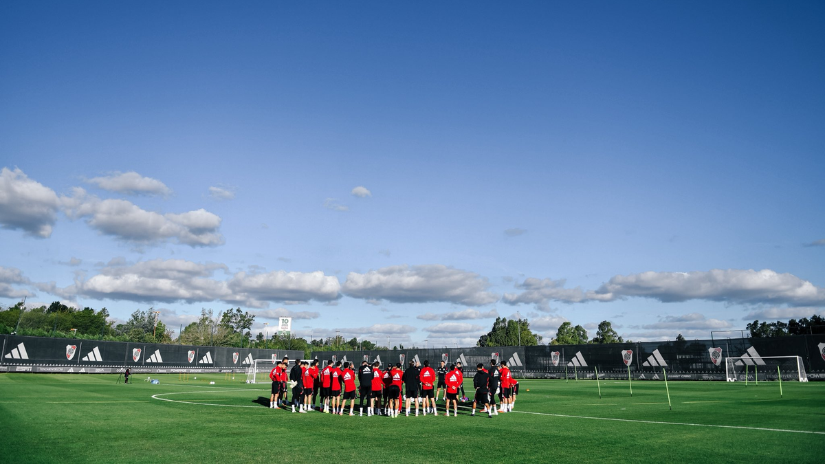Dudas en River: Eduardo Coudet define el once para enfrentar a Bragantino en Brasil