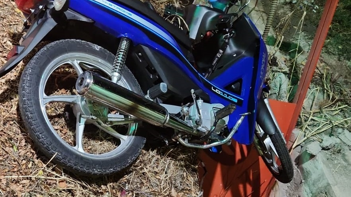 Un motociclista murió en Guaymallén tras chocar con una compuerta y caer a una acequia