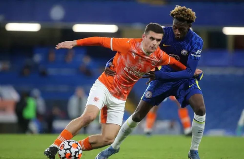 El jugador británico se reconoció abiertamente gay y es el primer caso tras más de 20 años. Recibió apoyo de grandes personalidades del mundo. / Gentileza.