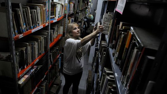 Apoyar la noble tarea de las bibliotecas populares