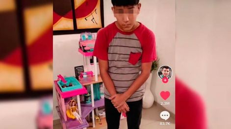 Un adolescente mexicano es regañado por su padre al dejar embarazada a su novia | Web