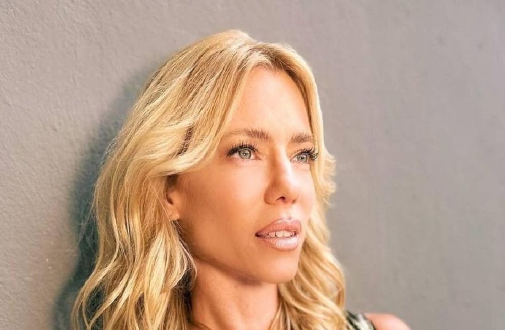 Nicole Neumann posó con un atuendo metalizado y encantó a todos.