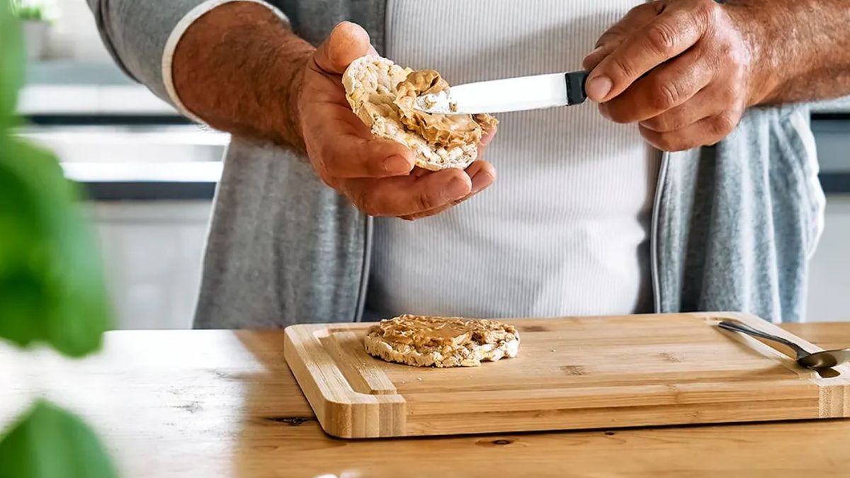 Por qué la pasta de maní es un beneficio para adultos mayores para la movilidad corporal