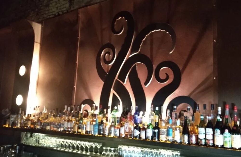 La coctelería Verne Club protagonizó el relato de un hecho ocurrido en sus instalaciones entre dos clientes, todo indicaría que esta situación es recurrente y han creado palabras secretas para evitar algún hecho peligroso con desconocidos.