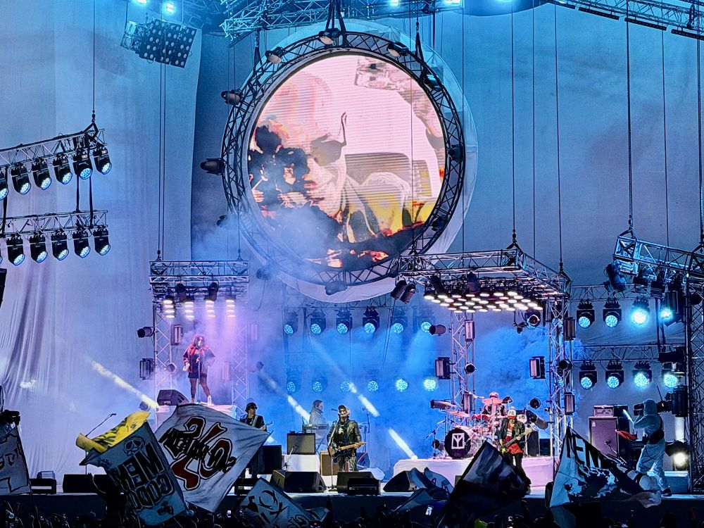 La imagen del Indio Solari en la pantalla del Teatro Griego despertó una ovación cargada de emoción y homenaje durante el show de Pity Álvarez.  