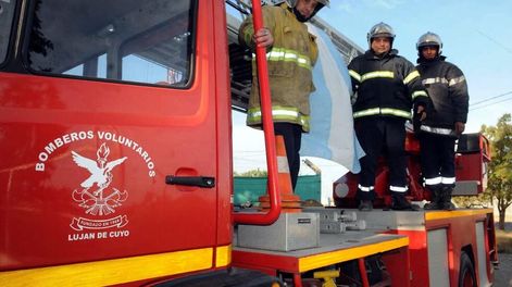 Bomberos voluntarios, una vida dedicada a la ayuda incondicional