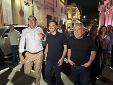 Alfredo Cornejo junto a los triunfadores de la elección de Corrientes, los radicales Juan Pablo y Gustavo Valdés. Foto: Alfredo Cornejo en X.