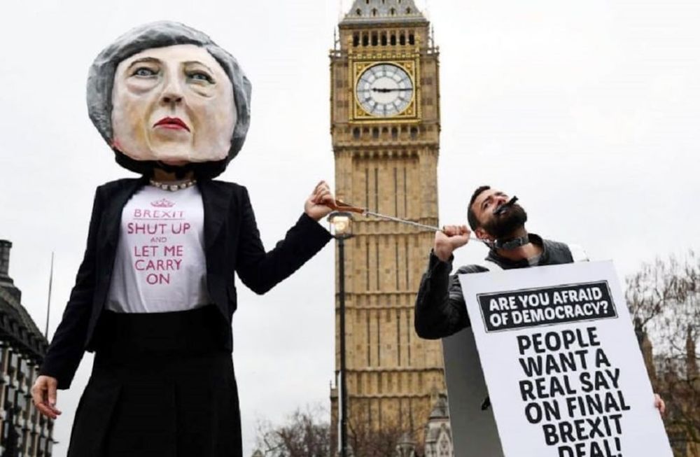 Gran Bretaña al borde del abismo por un Brexit que no cierra