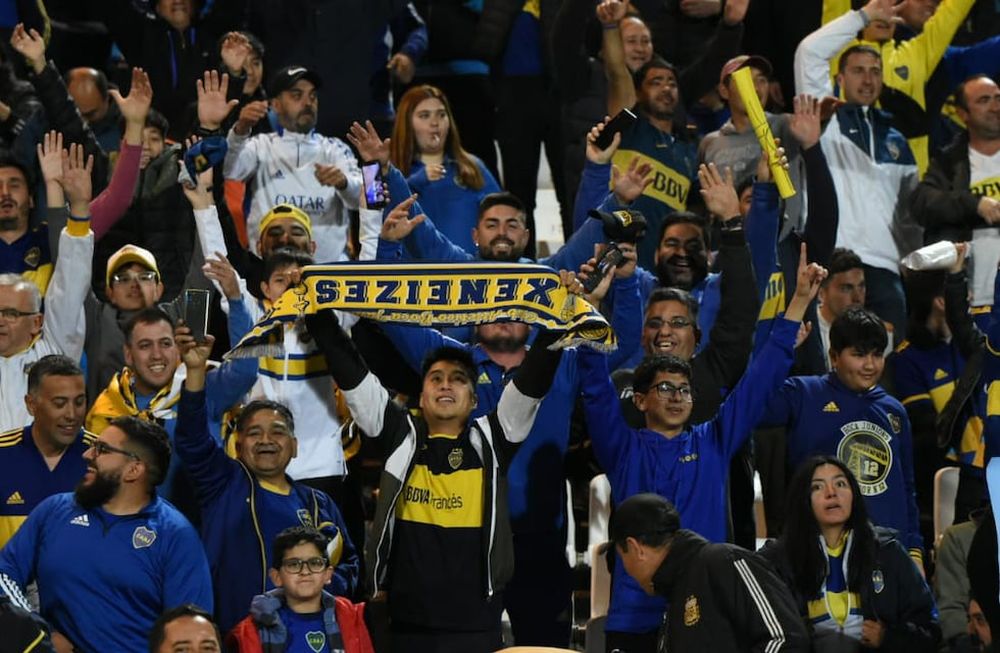 Los hinchas de Boca deliraron tras la eliminación de River, en La Rioja. Foto: Mariana Villa.