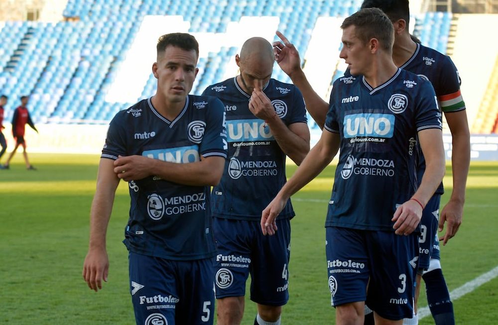 Independiente Rivadavia recibirá a Estudiantes de San Luis en el estadio Juan Gilberto Funes de la provincia de San Luis. / Orlando Pelichotti (Los Andes).
