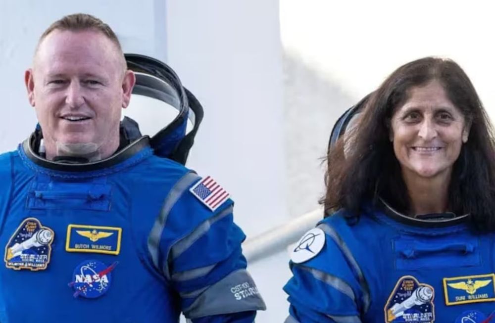 Casi dos meses después de su llegada a la Estación Espacial Internacional ambos astronautas siguen en el espacio. Se enfrentan a la posibilidad de perderse el verano y pasar la Navidad y el Año Nuevo en órbita. Foto: EPA