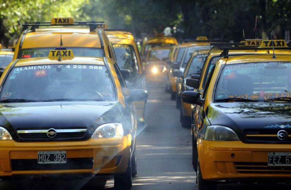 El Gobierno oficializó un aumento del 21% en las tarifas de taxis y remises en Mendoza