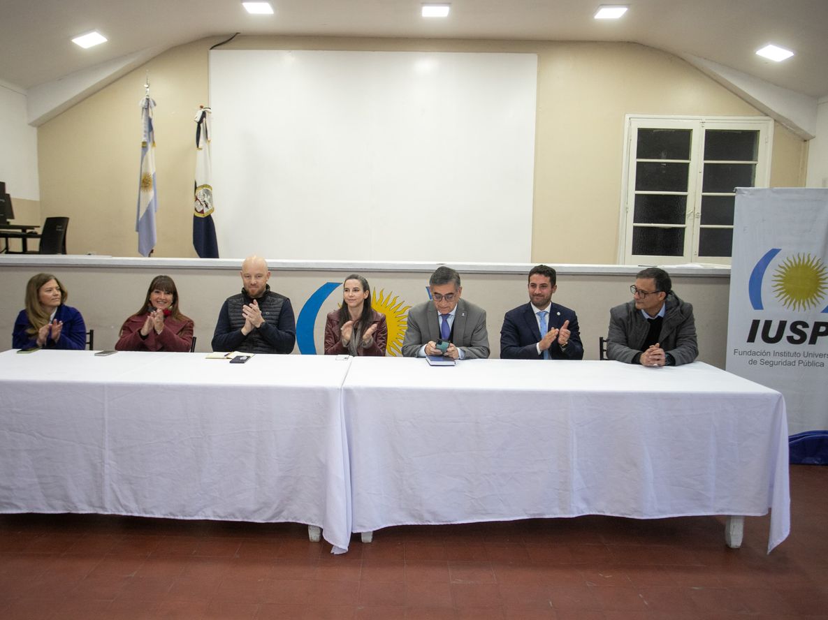 La ministra de Seguridad, Mercedes Rus, firmó un acuerdo con el intendente Esteban Allasino para capacitar a los preventores de Luján de Cuyo.&nbsp;