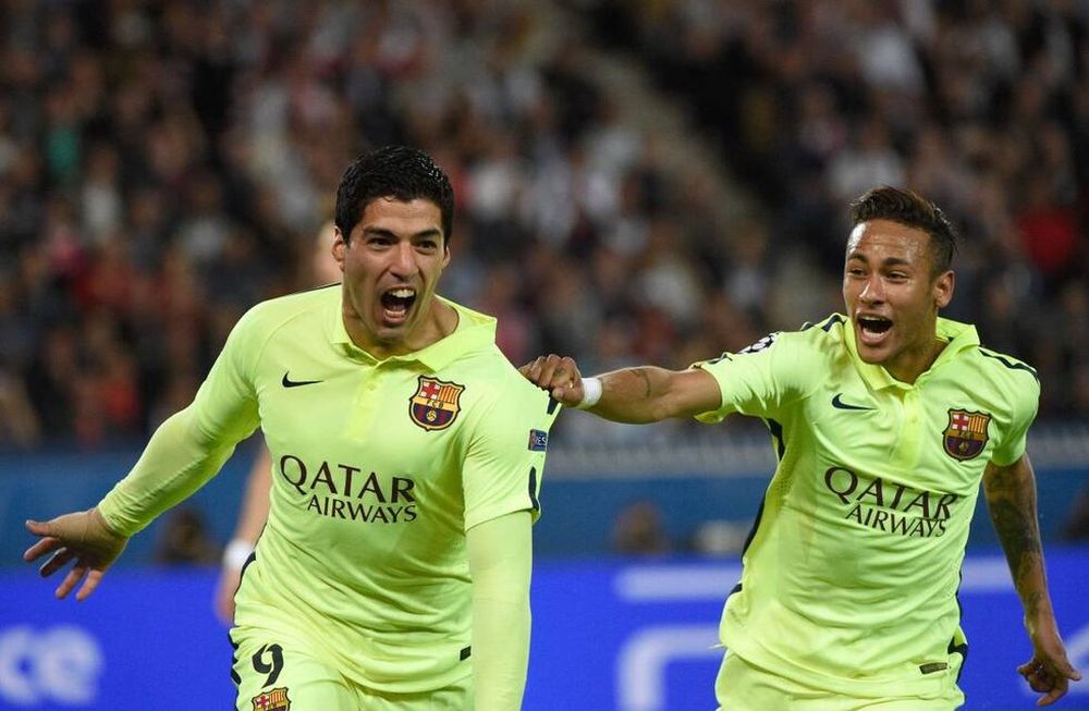 Con dos joyas de Suárez, el Barça venció al PSG y encaminó el pase a semis