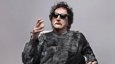 Charly García llevó el Himno al rock y empujó un debate incómodo sobre cómo puede sonar un símbolo patrio. &nbsp;