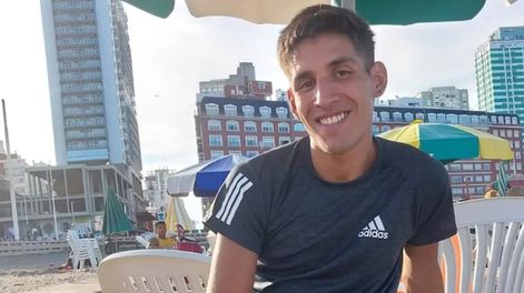 El joven sueña con tener un trabajo estable y estudiar Administración de Empresas. Gentileza: TN.