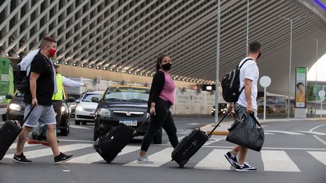 La nueva disposición del Banco Central afecta a los argentinos que quieren viajar al exterior.