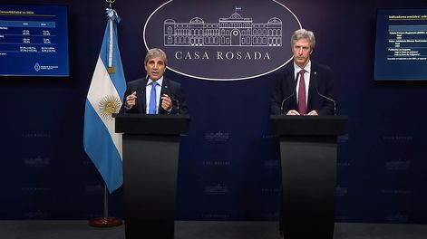 Luis Caputo, ministro de Economía y Santiago Bausili, presidente del Banco Central