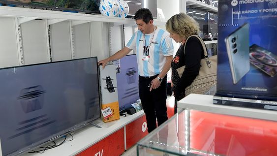 Los televisores fueron los artículos más vendidos en Ahora 30, pero el plan no cumplió con las expectativas de los comerciantes. - Foto: Orlando Pelichotti / Los Andes
