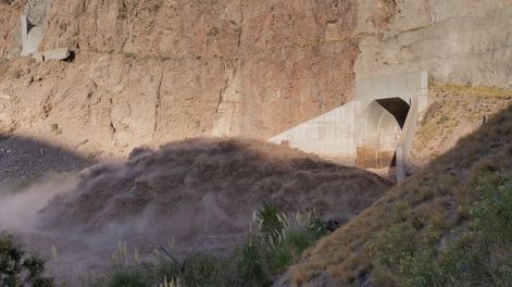 El descargador de fondo es un componente principal que tiene el dique Potrerillos y está diseñado para permitir el vaciado rápido del embalse - Foto Mendoza Gobierno