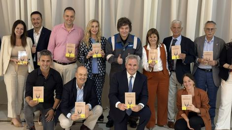 El presidente Javier Milei agasajará a su gabinete en la noche de este lunes con un asado en la Quinta de Olivos, según pudo confirmar la Agencia Noticias Argentinas de fuentes oficiales.