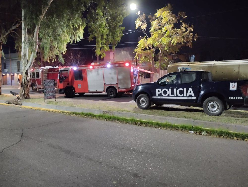 Incendio destruyó la casa de una familia y asistieron a una menor por una crisis
