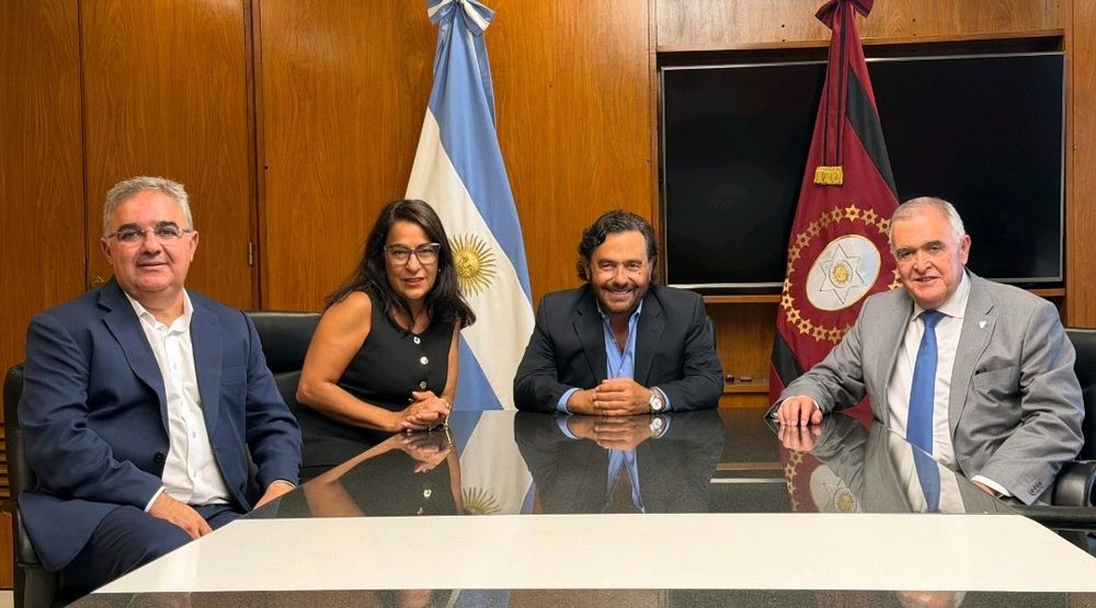 La senadora Carolina Moises de Convicción Federal junto a los gobernadores Raúl Jalil (Catamarca), Gustavo Saénz (Salta) y Osvaldo Jaldo (Tucumán).