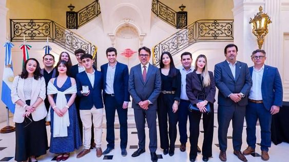 premio internacional a estudiantes de la utn san rafael por innovacion en proyecto de inteligencia artificial