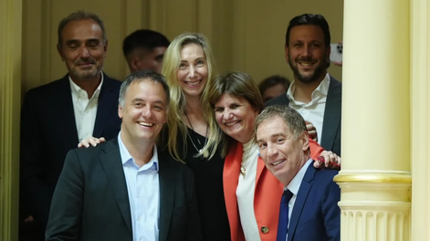 La mesa política siguió desde el recinto la media sanción de la reforma laboral en el Senado.