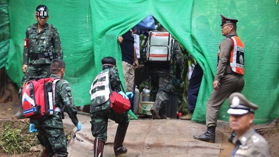 Qué les dieron a los niños de la cueva de Tailandia para que salieran sin saber nadar