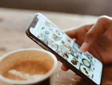 evita los errores: como limpiar y cuidar la pantalla de tu telefono sin gastar de mas