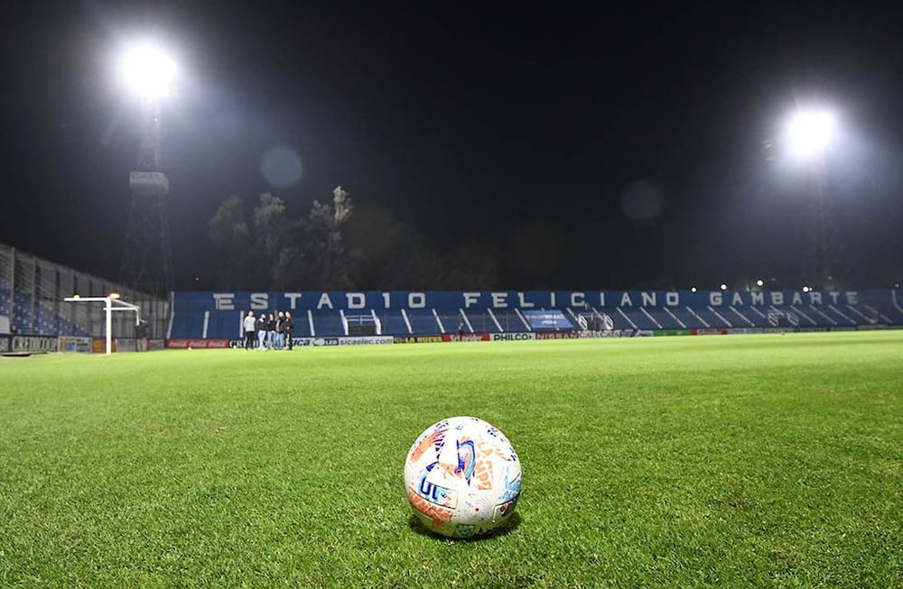 El estadio Feliciano Gambarte de Godoy Cruz Antonio Tomba tiene nuevas luminarias.