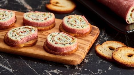 Los Andes | Así podés preparar unos ricos arrollados de queso y salame para pasar del apuro.