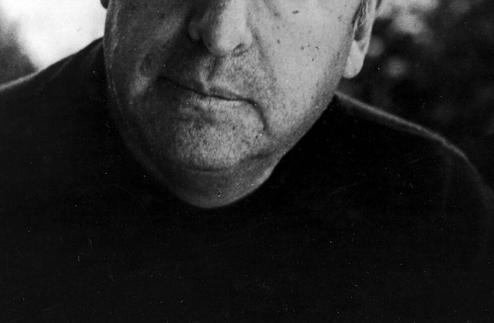 La Fundación Neruda exigió que los restos del poeta chileno Pablo Neruda sean inhumados nuevamente