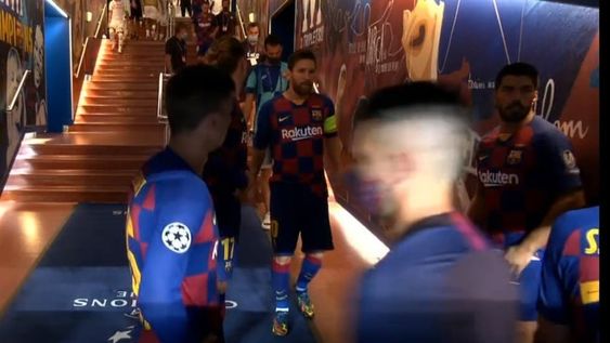 Momento exacto de la gran arenga de Lionel Messi a sus compañeros. / Gentileza. Momento exacto de la gran arenga de Lionel Messi a sus compañeros. / Gentileza.