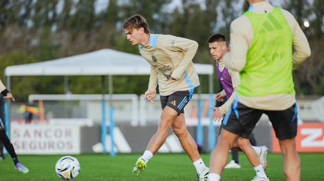 Nicolás Paz pelea por la titularidad en la Selección Argentina