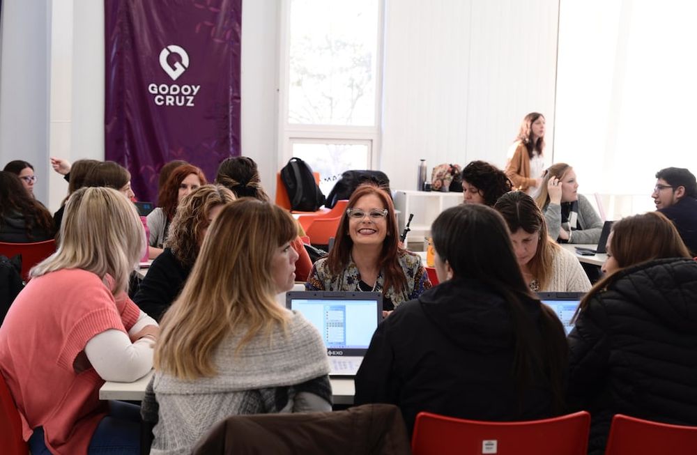 Capacitaciones para docentes sobre “Herramientas digitales” en Conectar Lab