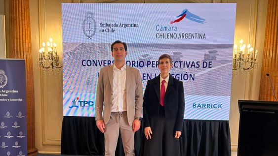 Sebastián Piña, CEO de Impulsa y jimena Latorre, ministra de Energía y Ambiente de Mendoza.