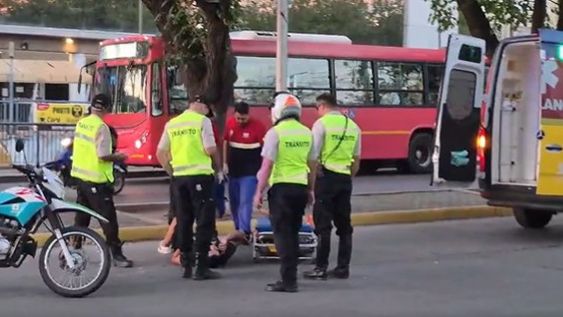 Cayó de la moto, huyó y dejó a su amigo herido tras salir de un boliche