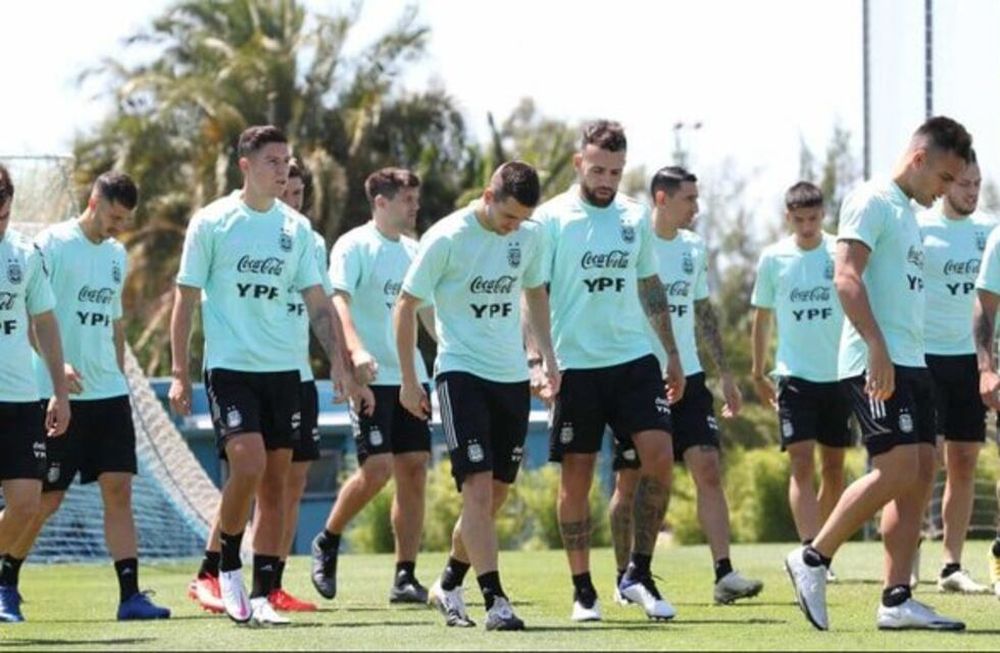 El seleccionado argentino viaja esta tarde a Perú, pero no concentrará en Lima. /AFA