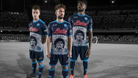 Homenaje a Maradona en Napoli.