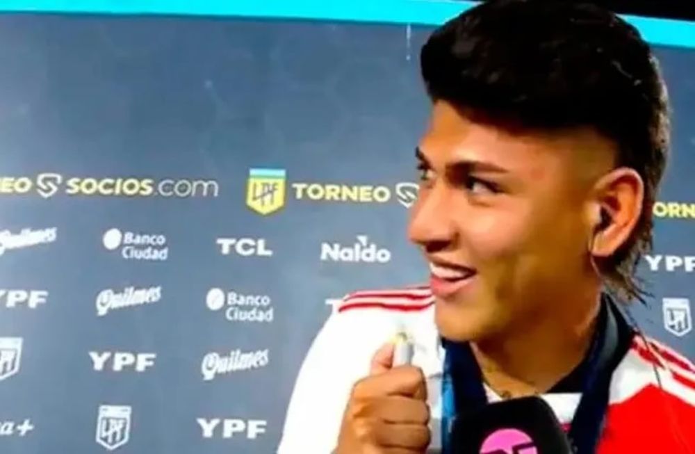 Carrascal tuvo un divertido cruce entre Julián Álvarez y Enzo Pérez. / Gentileza