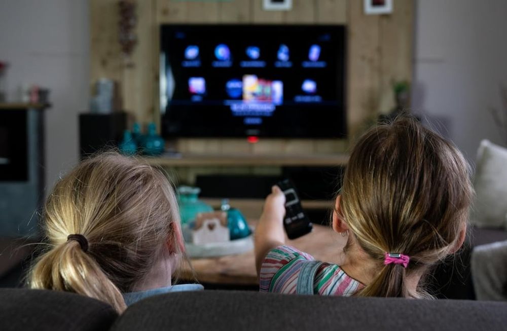 Por qué el FBI advirtió que los Smart TV guardan un enorme peligro