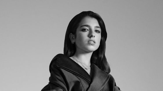 La joven comienza a impactar en el mundo de la moda.