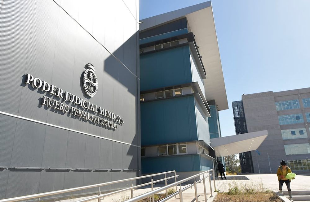 Tras el ataque a la fiscal de Homicidios Claudia Ríos por parte de un preso armado con una “chuza”, los empleados del Polo Judicial organizaron una asamblea Foto: Orlando Pelichotti