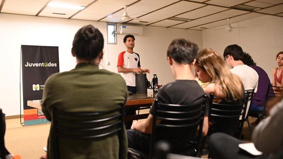Talleres para atender los intereses de los jóvenes