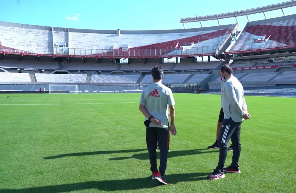 El Estadio Monumental se luce con el césped natural de una empresa mendocina
