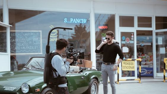 Luego de trabajar en producciones con Disney, ahora enfoca su carrera a la producción de videos musicales junto a grandes artistas de la industria.